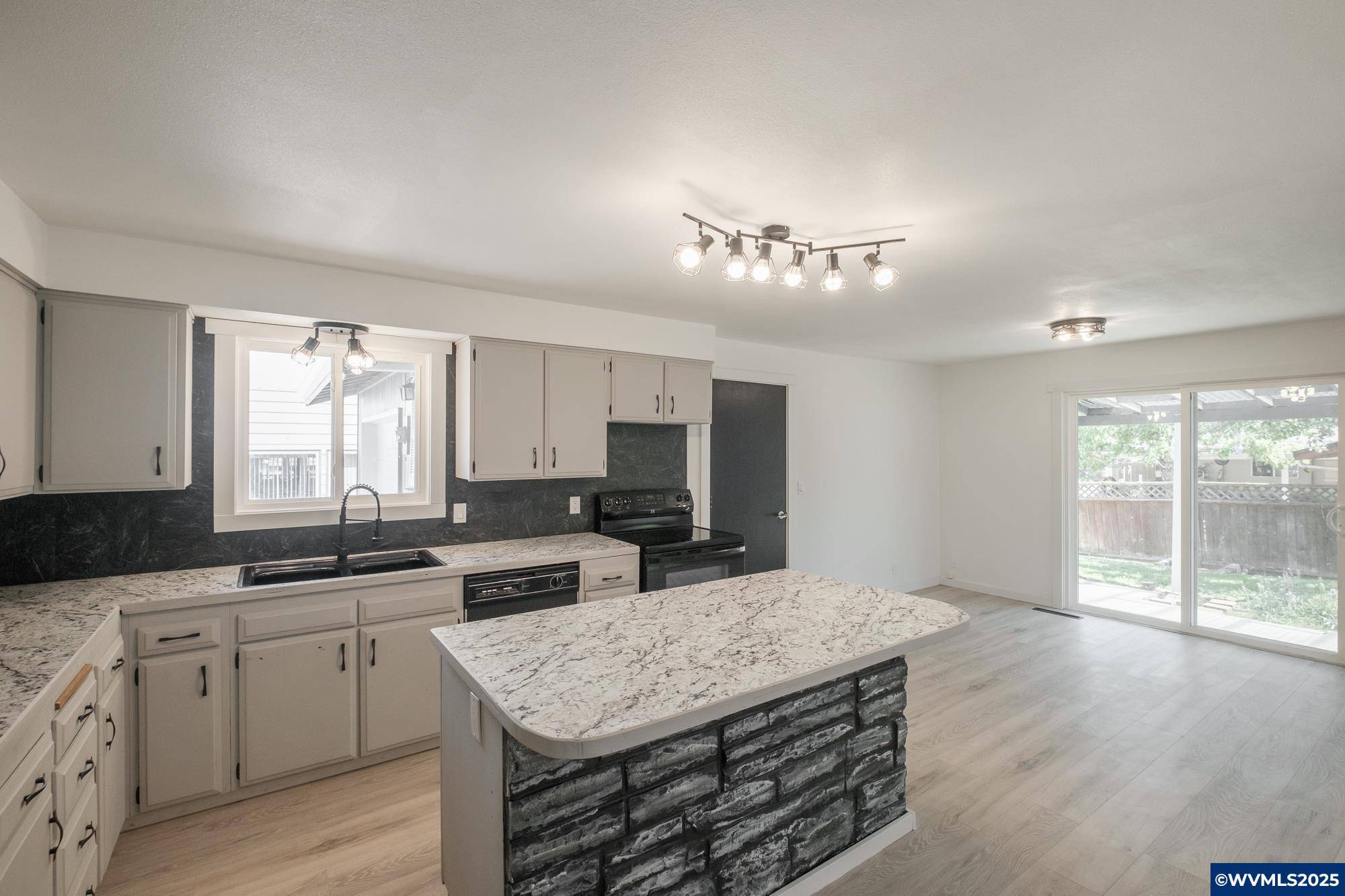 Sweet Home, OR 97386,615 5th Av