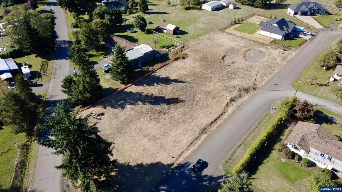 Lyons, OR 97358,2424 Oak St