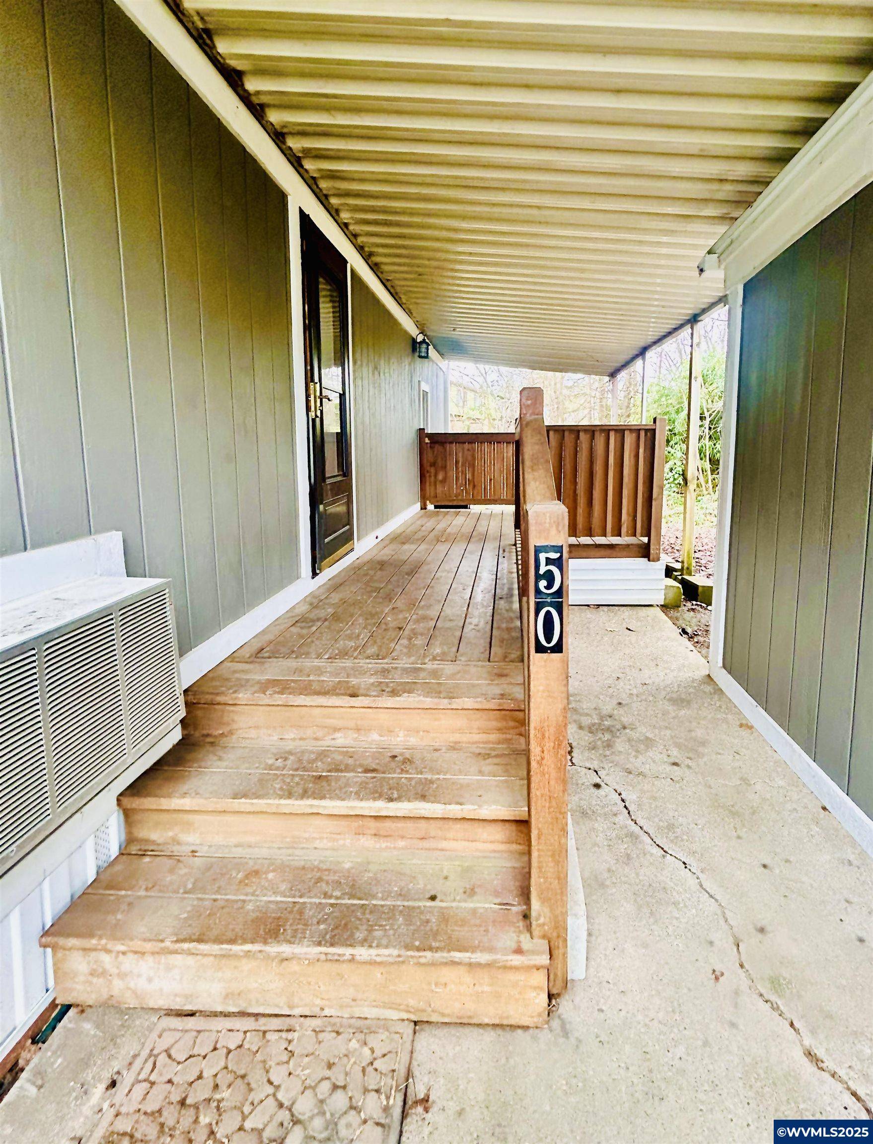 Dundee, OR 97115,906 Alder St