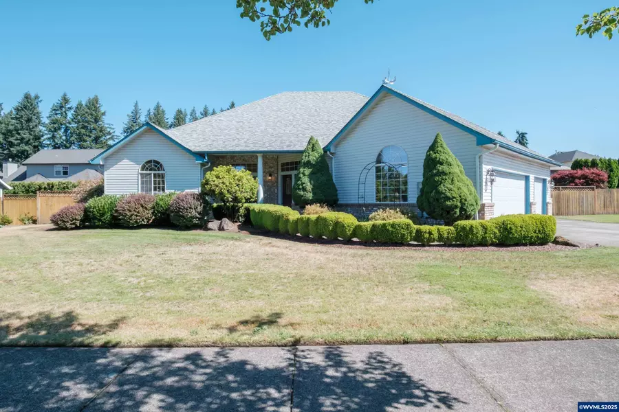 1761 Burnett St, Stayton, OR 97383