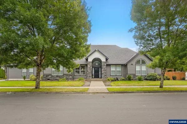 920 Highland Dr, Stayton, OR 97383