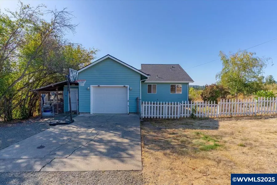1660 Hill St, Dallas, OR 97338