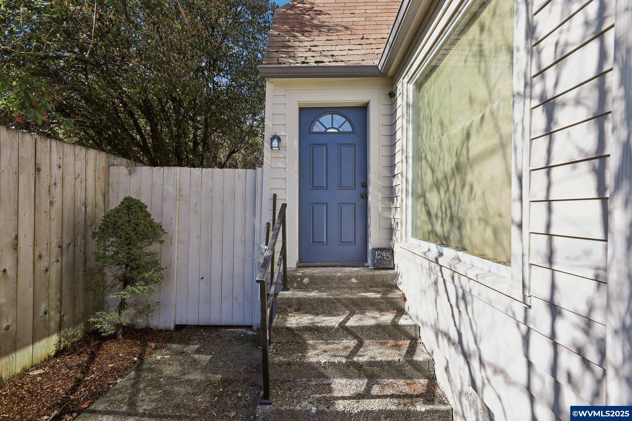 Salem, OR 97301-1371,1295 Market St NE NE