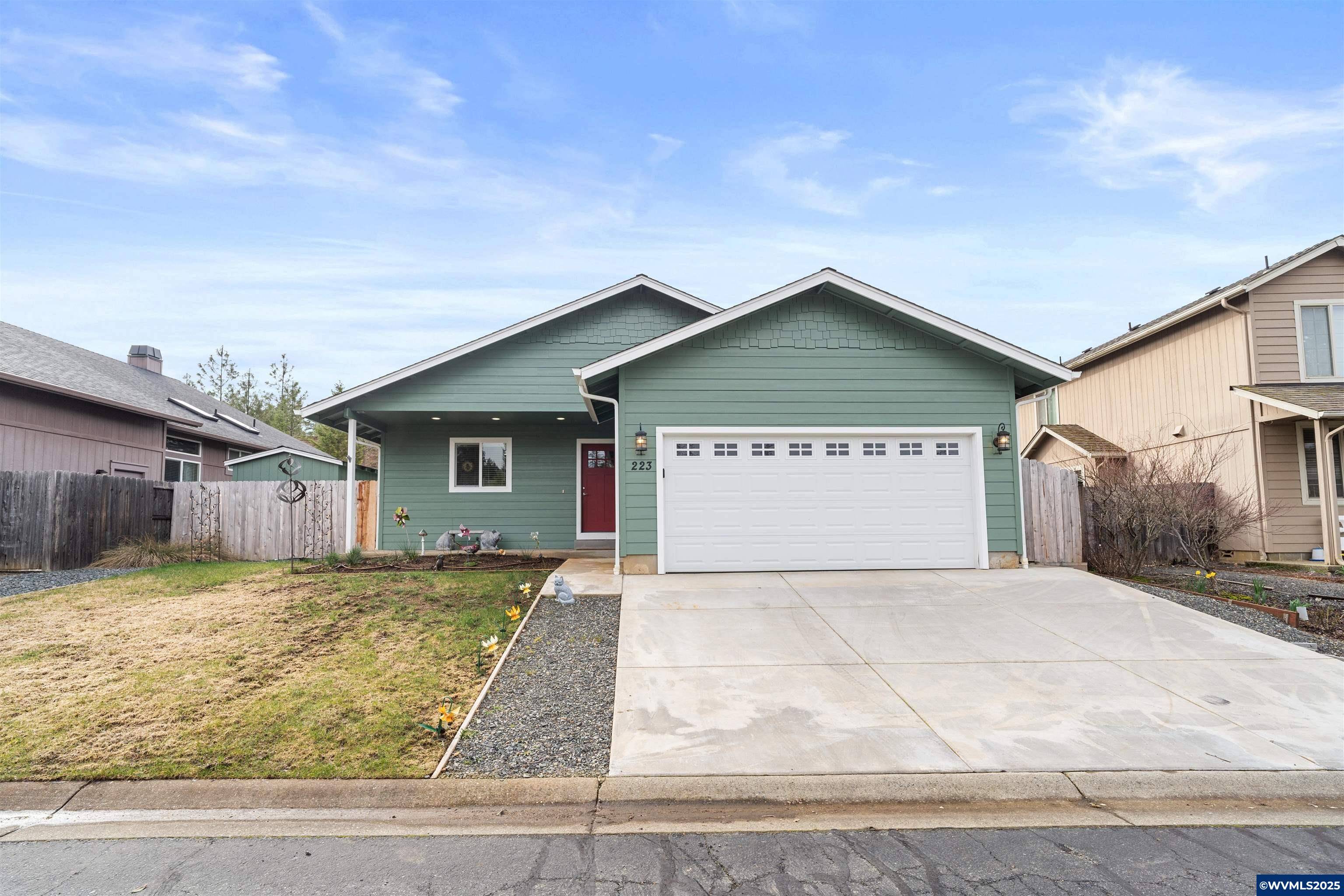 223 Cedar Brook Ln, Cave Junction, OR 97523