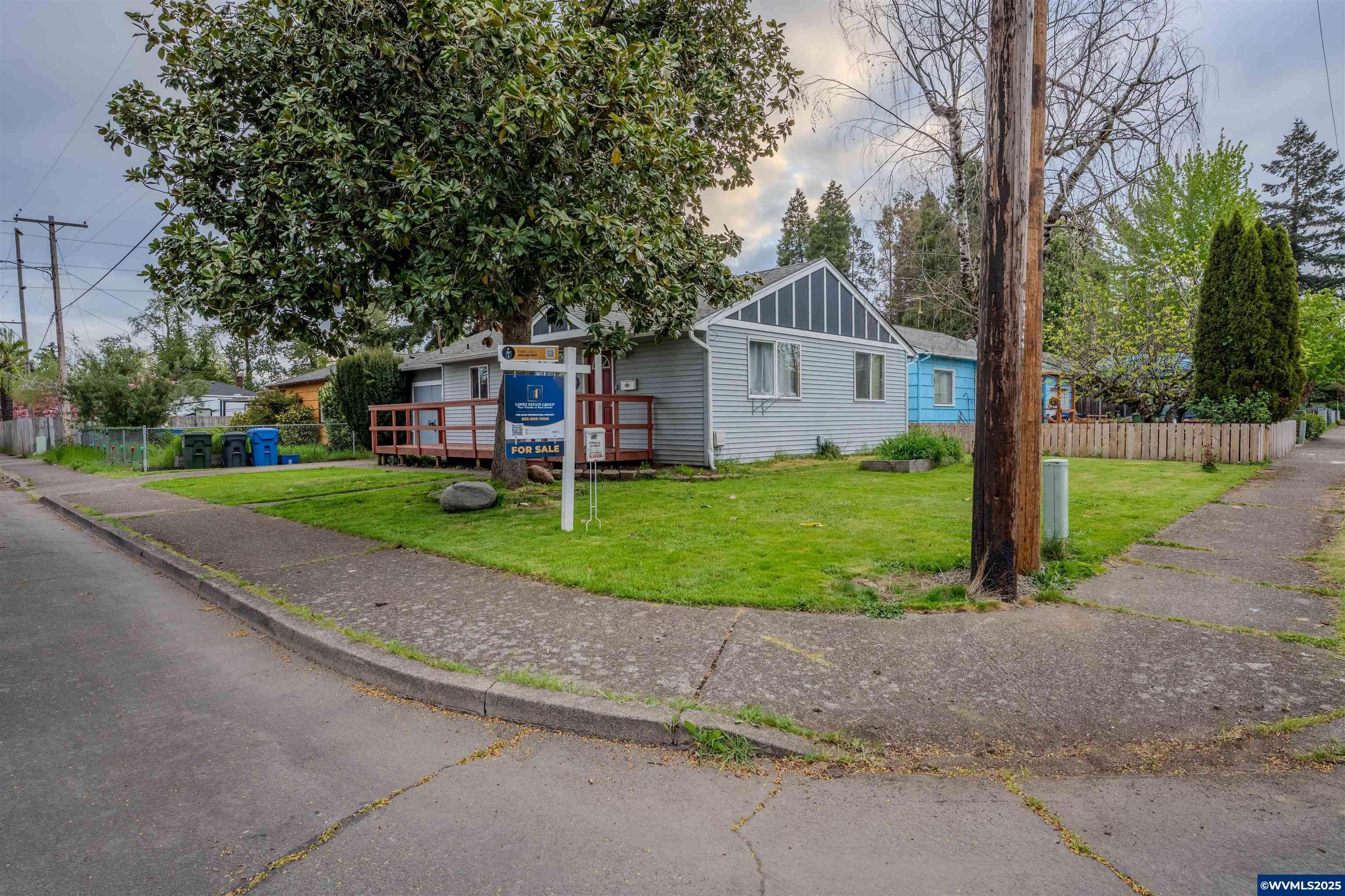Salem, OR 97301,990 24th St SE SE