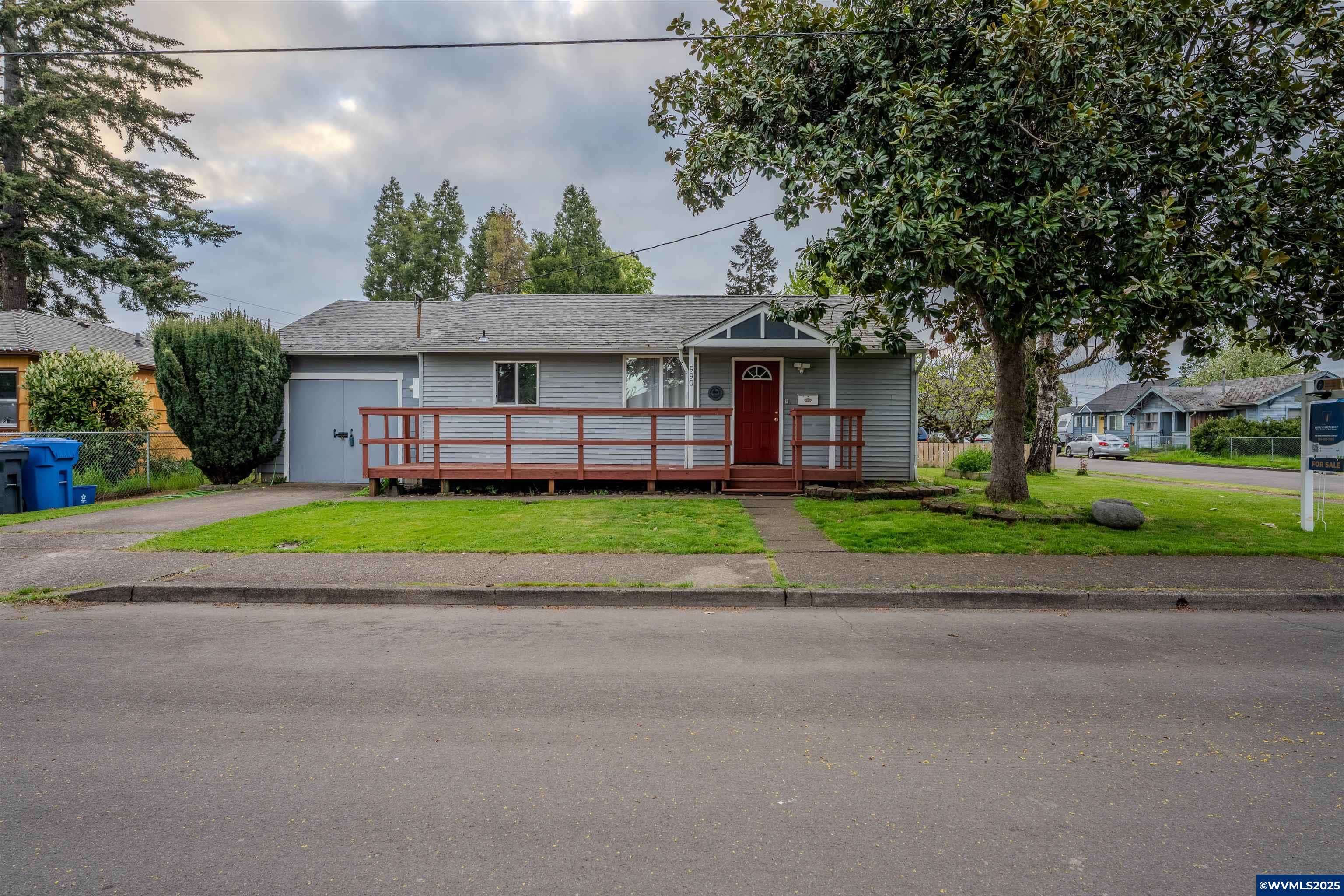 Salem, OR 97301,990 24th St SE SE