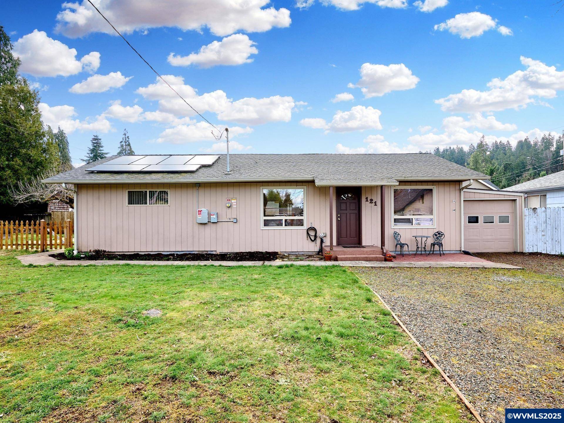 121 Central St, Silverton, OR 97381