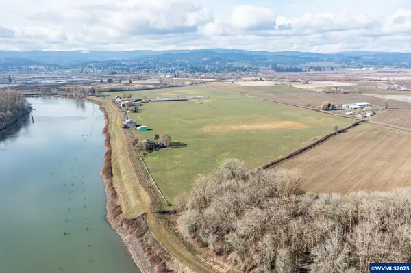 35308 Riverside Ln, Scappoose, OR 97056