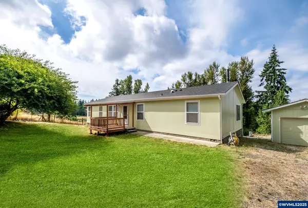 39110 Loma Dr, Scio, OR 97374