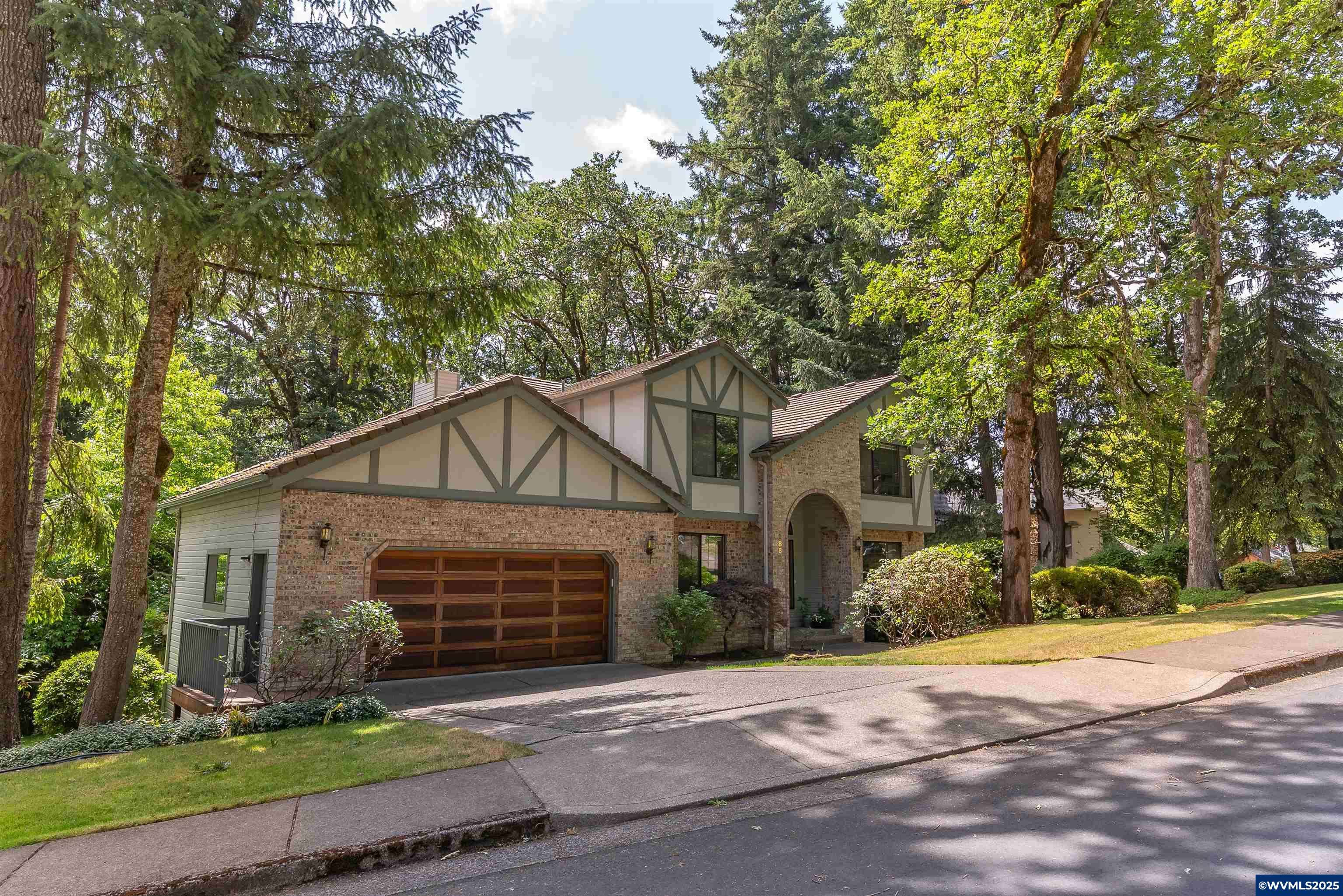 2880 Rolling Green Dr, Corvallis, OR 97330