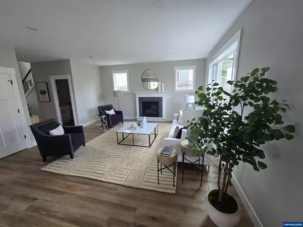 Silverton, OR 97381,195 Iowa St