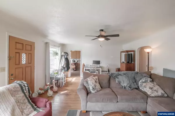Sweet Home, OR 97386,940 Cedar St