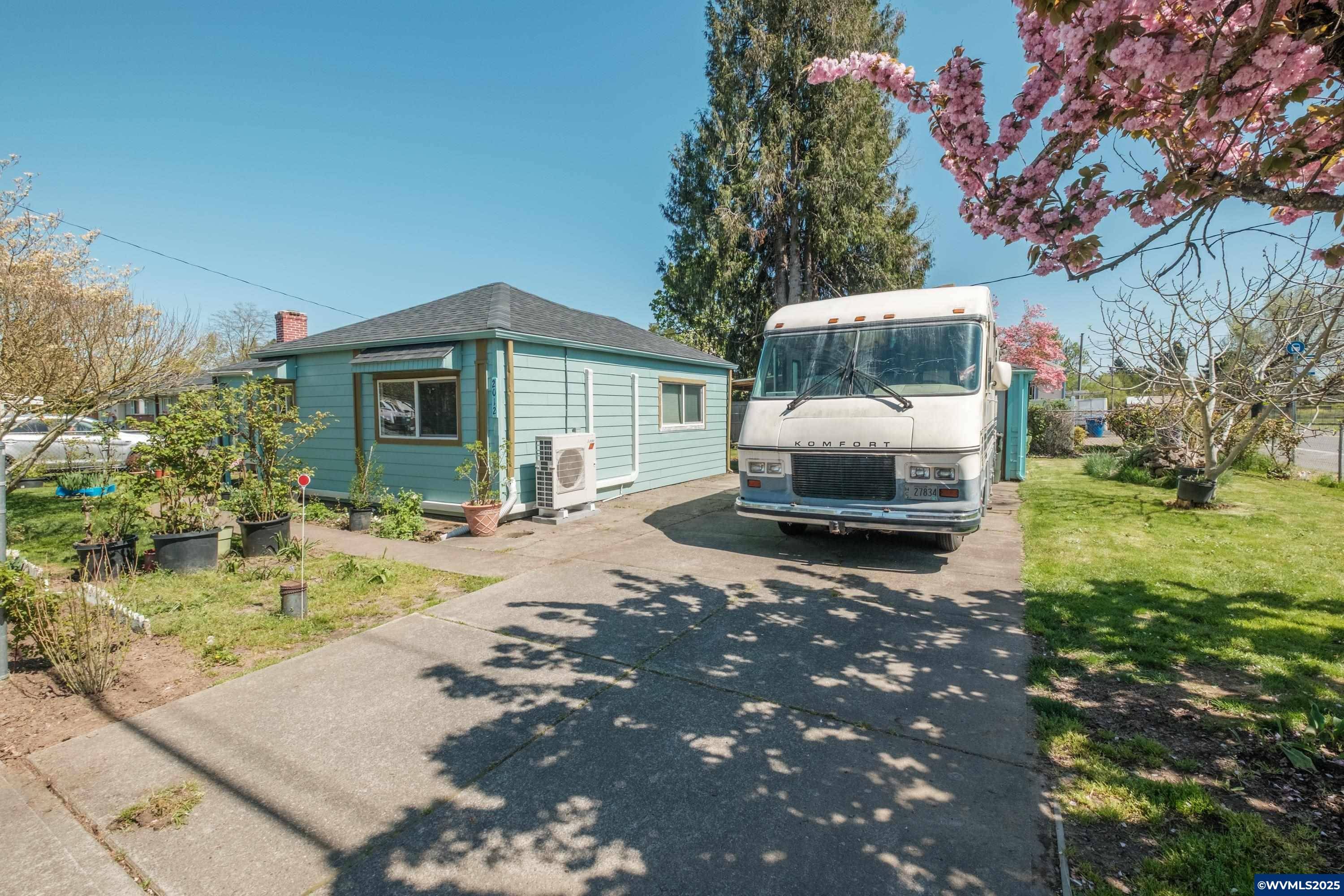 Salem, OR 97305,2012 Hollywood Dr NE NE