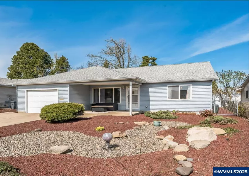 1327 Mulberry Dr Dr, Woodburn, OR 97071
