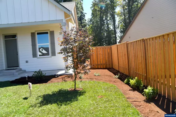 Silverton, OR 97381-2536,855 Oakleaf Wy