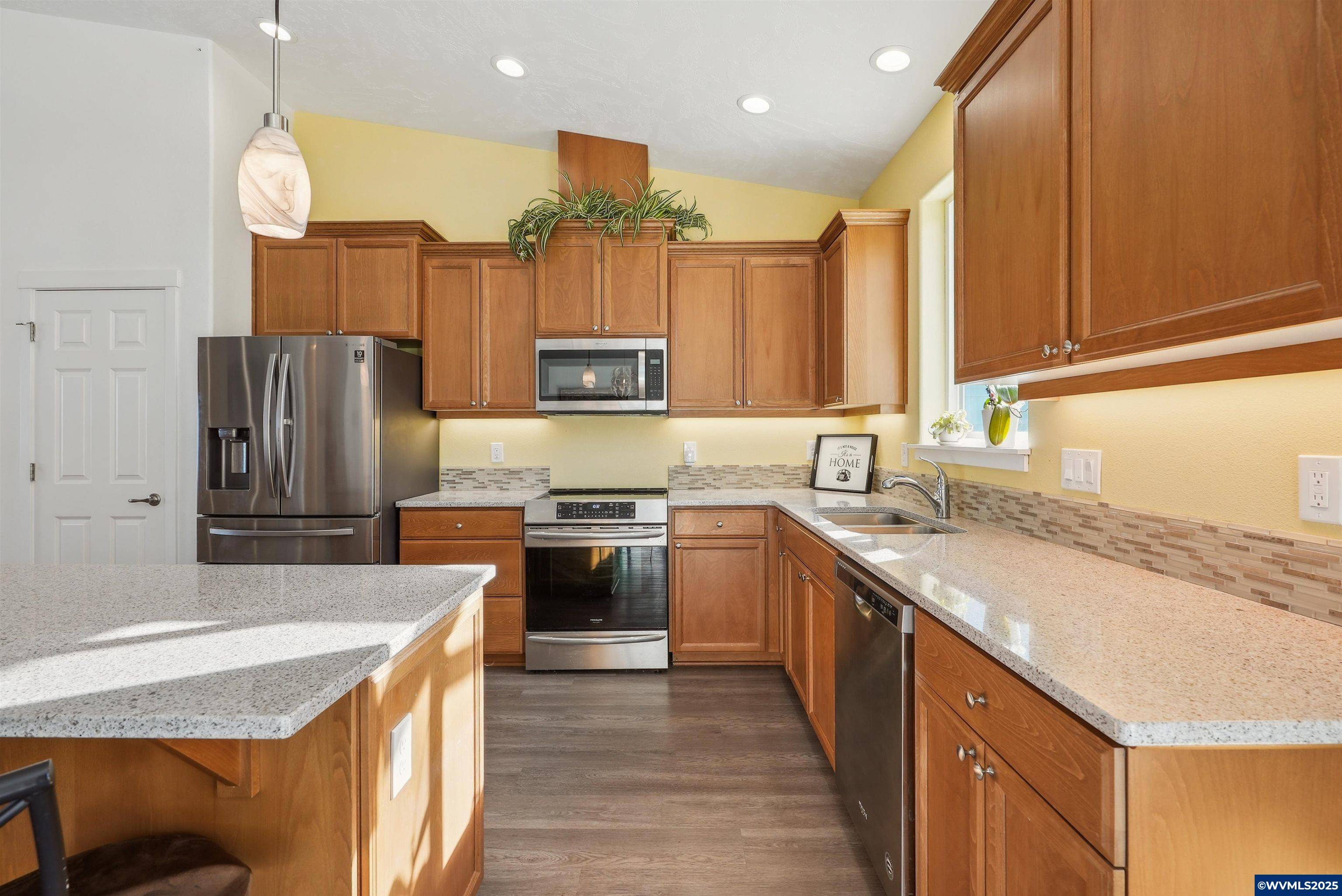 Bandon, OR 97411,891 Seabird Dr