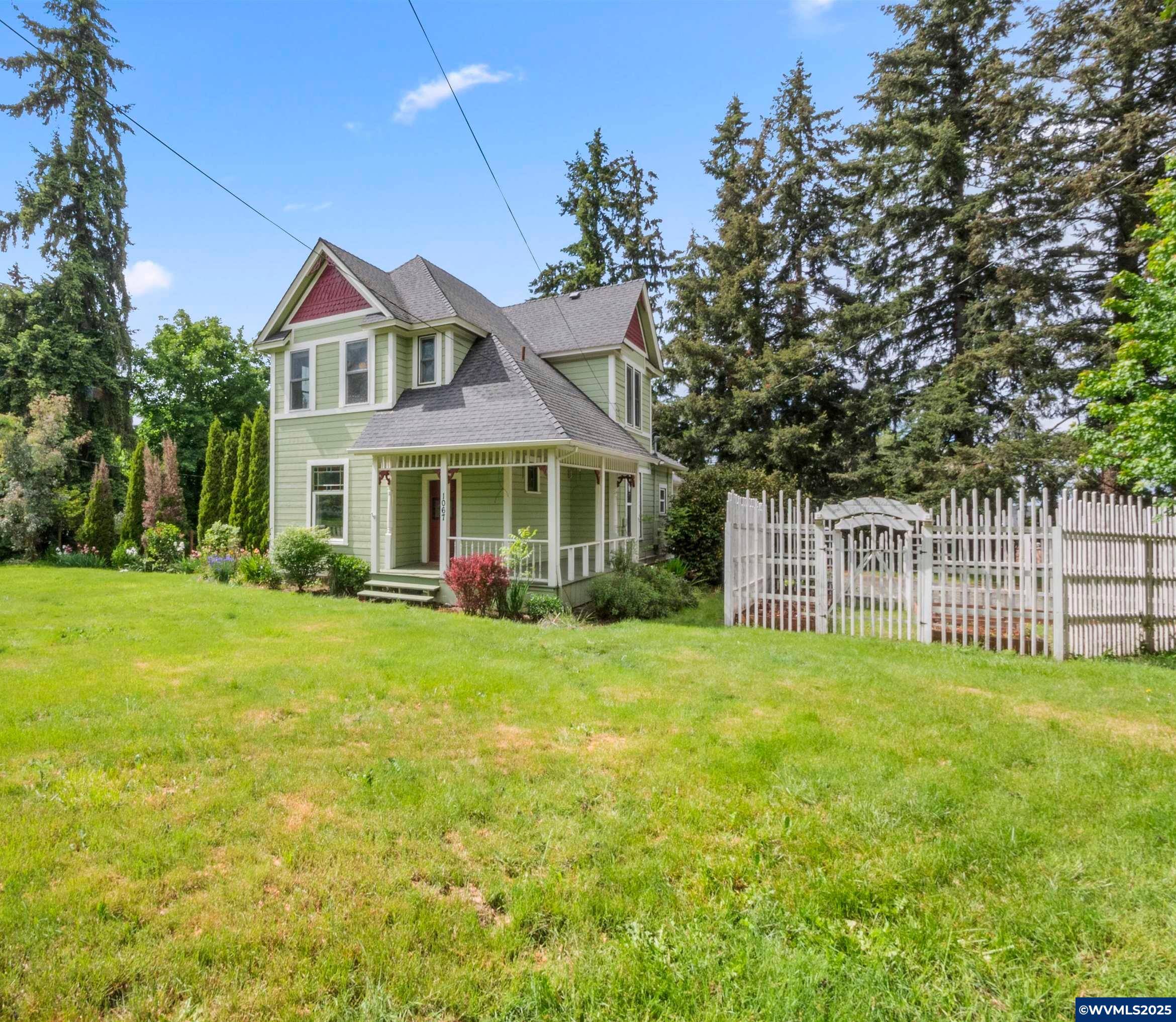 Silverton, OR 97381,1067 Oak St