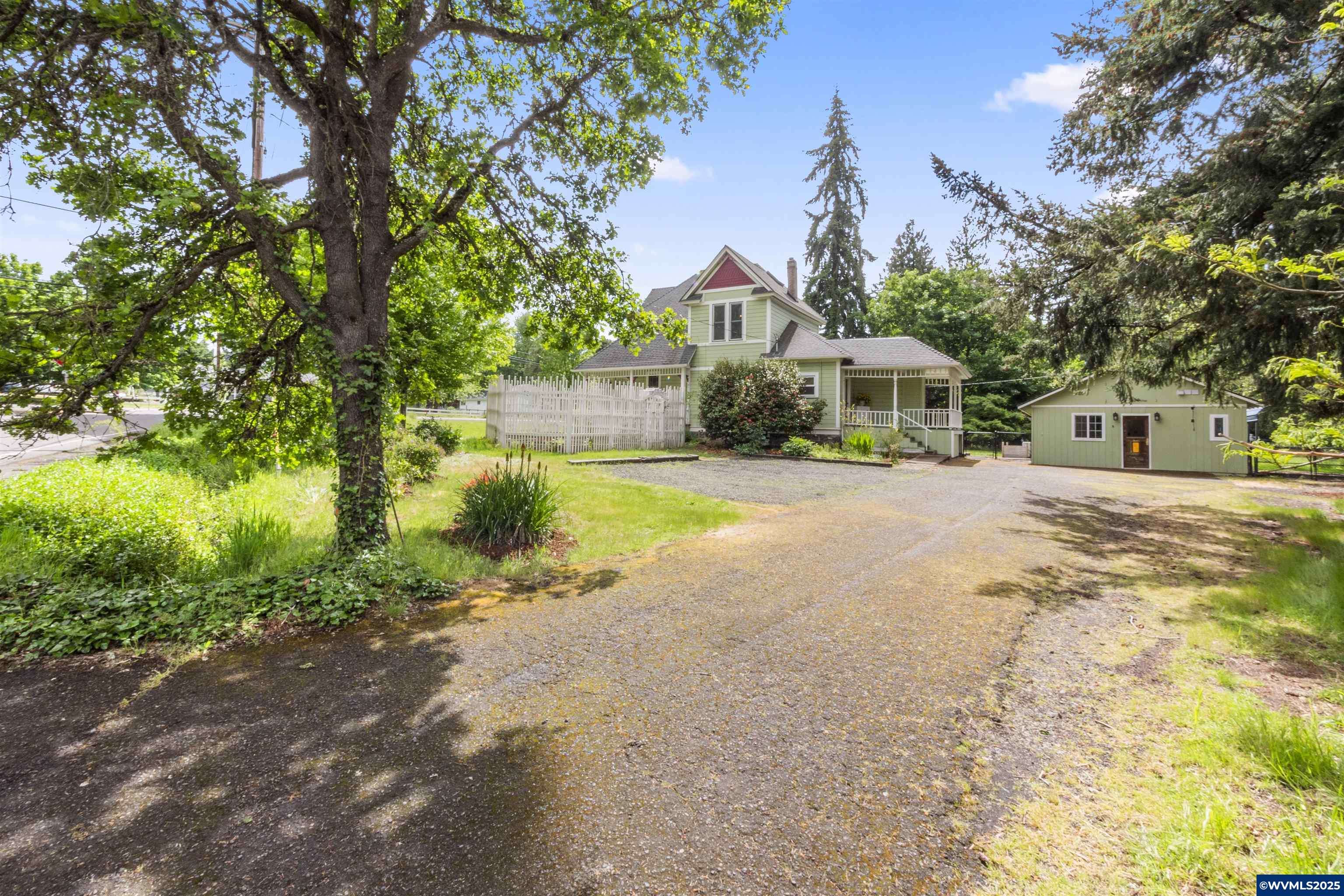 Silverton, OR 97381,1067 Oak St