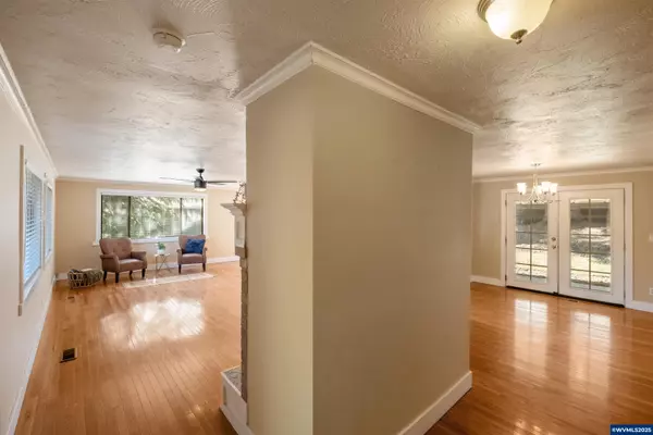 Dallas, OR 97338,1221 Maple St