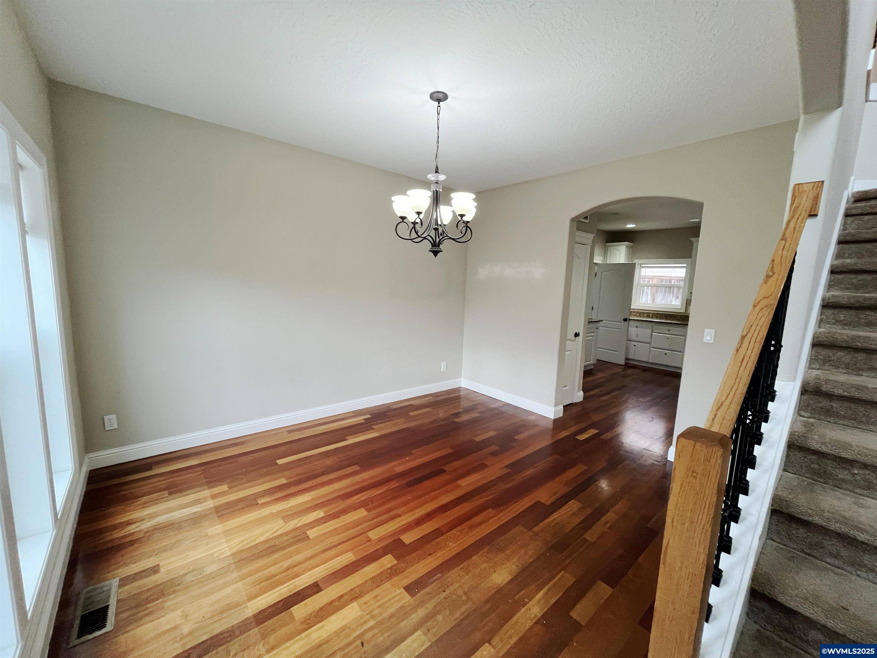 Silverton, OR 97381,822 Pioneer Dr