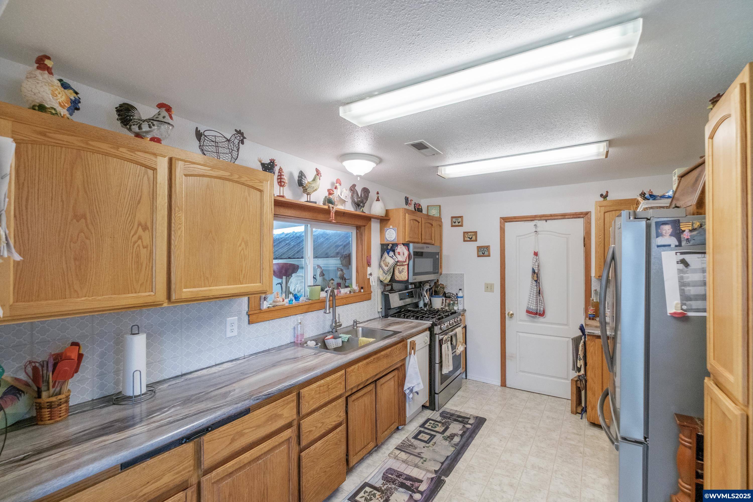 Sweet Home, OR 97386,1043 Northside Dr