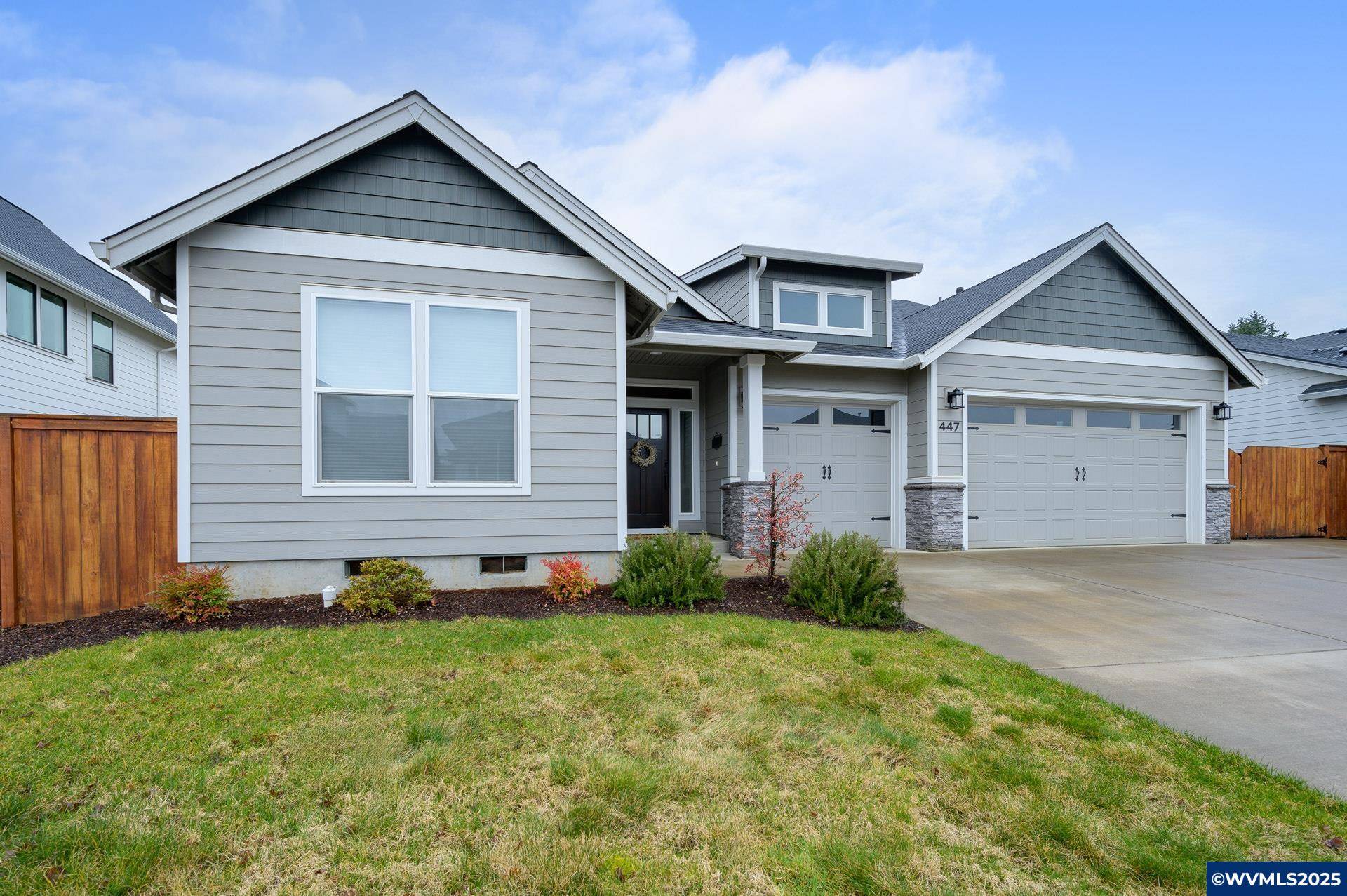 447 Crater Lake Dr, Dallas, OR 97338