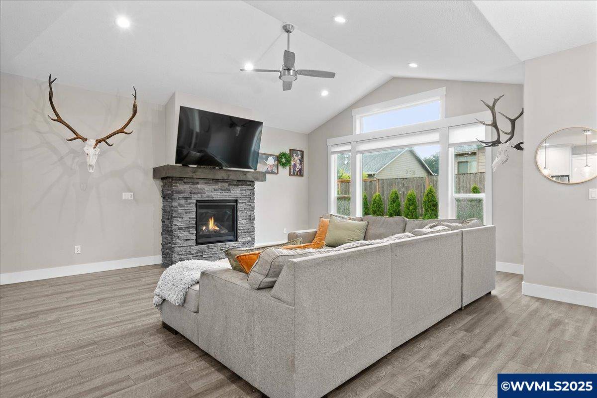 Silverton, OR 97381,1453 Meadow Av