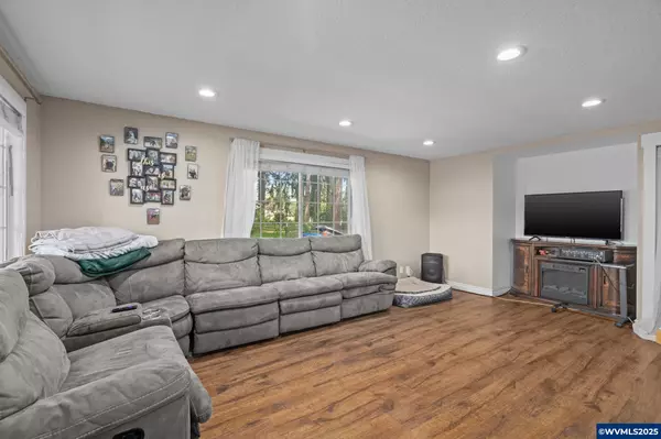Mill City, OR 97360,1270 1st Av