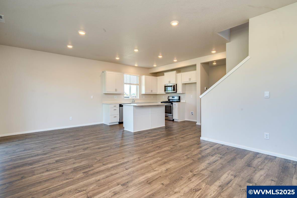 Salem, OR 97301,4897 Colombus Av NE NE