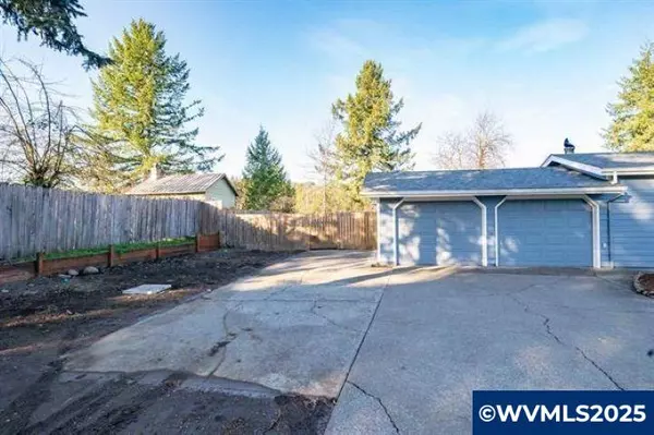 Mill City, OR 97360,483 Hazel St