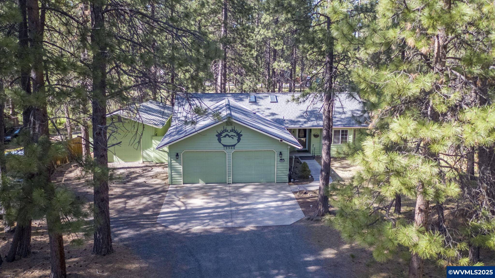 Bend, OR 97702,18944 River Woods Dr