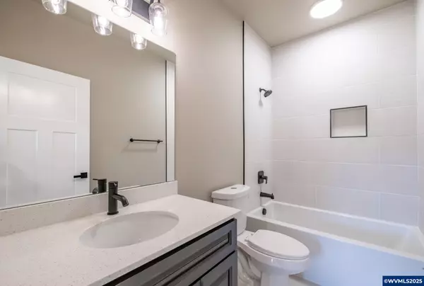 Sweet Home, OR 97386,4540 Live Oak St