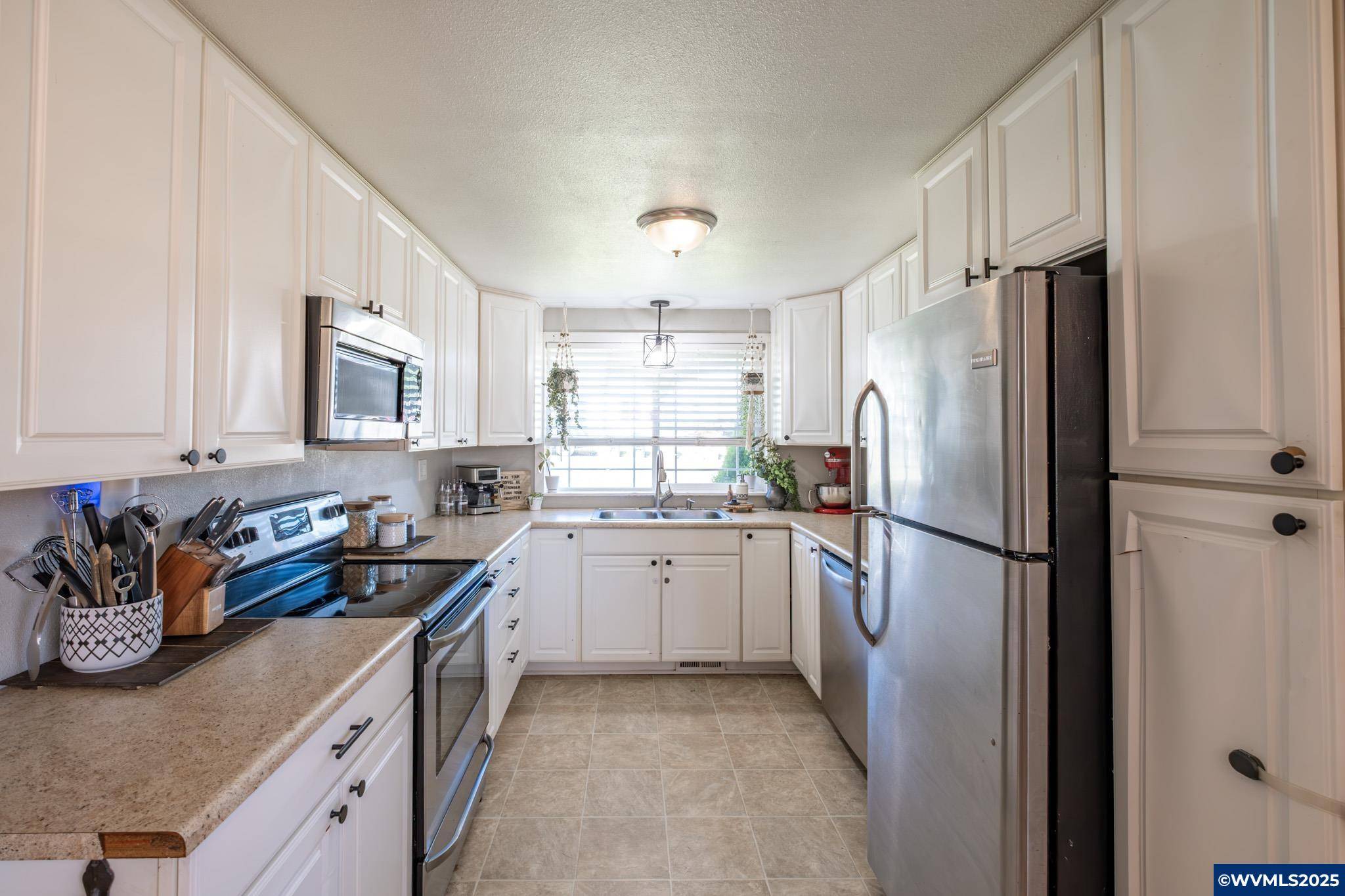 Sweet Home, OR 97386,347 7th Av