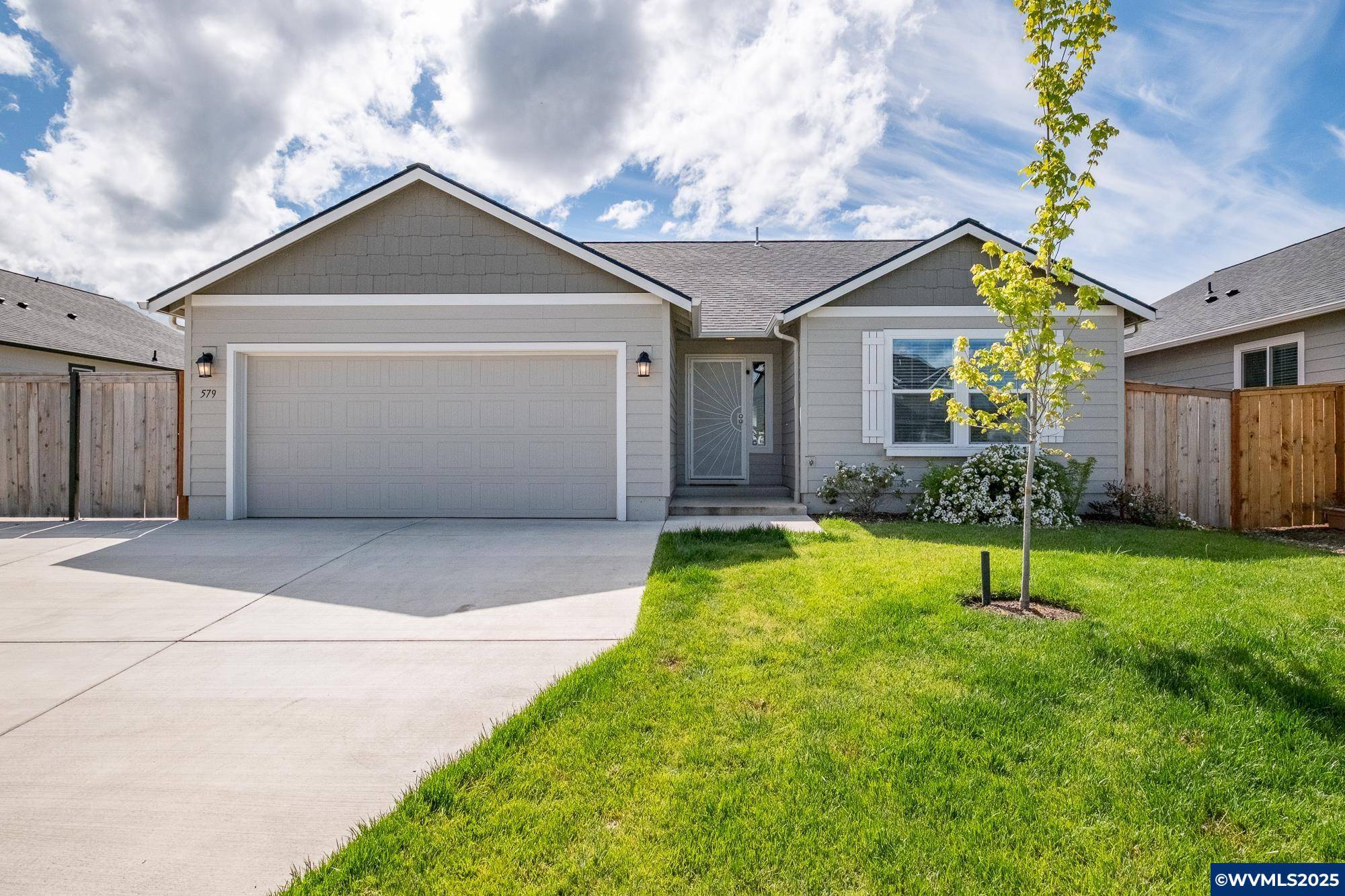 579 Vandenbosch St, Dallas, OR 97338
