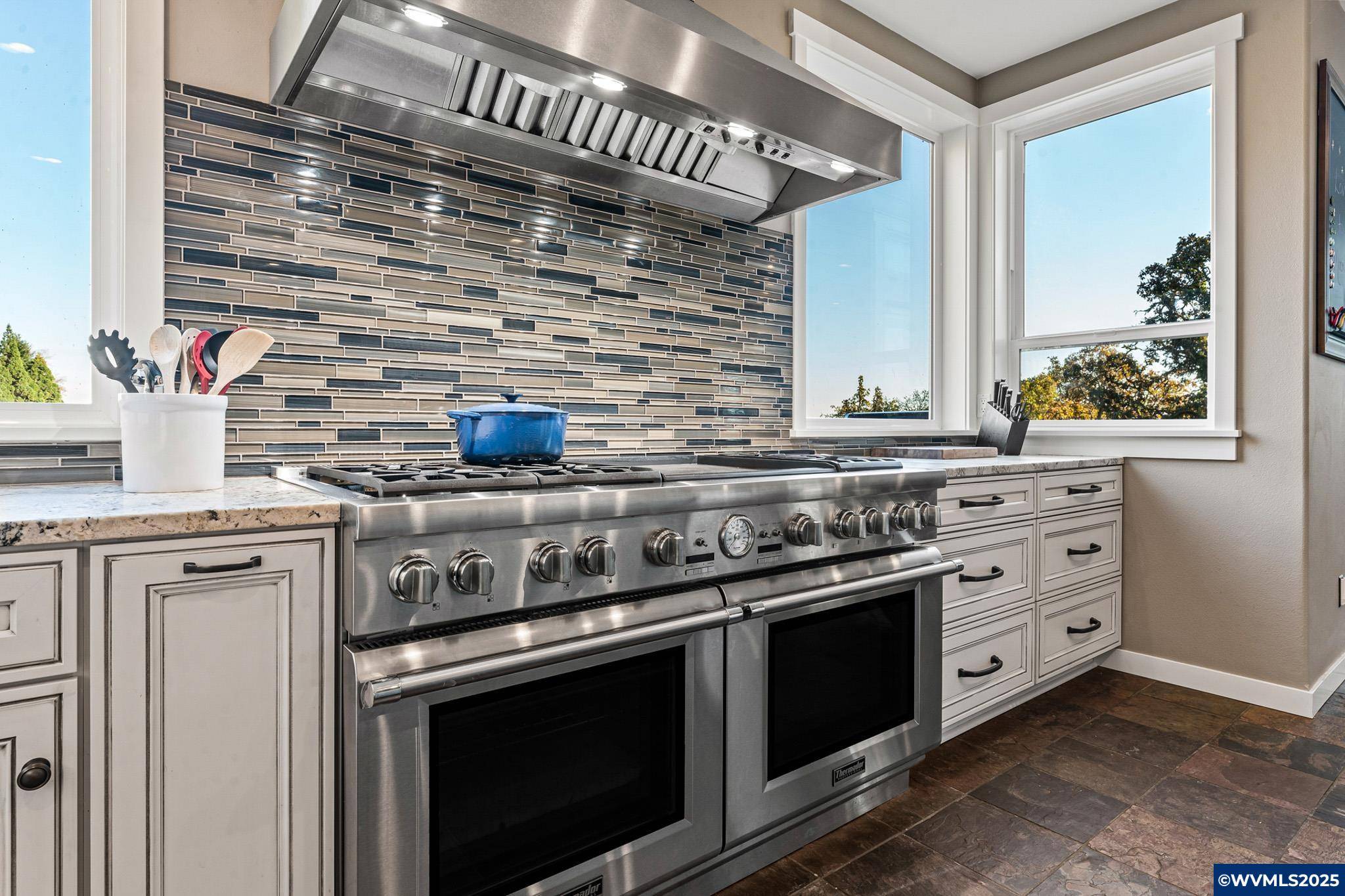 Albany, OR 97321,507 Kouns Dr NW NW