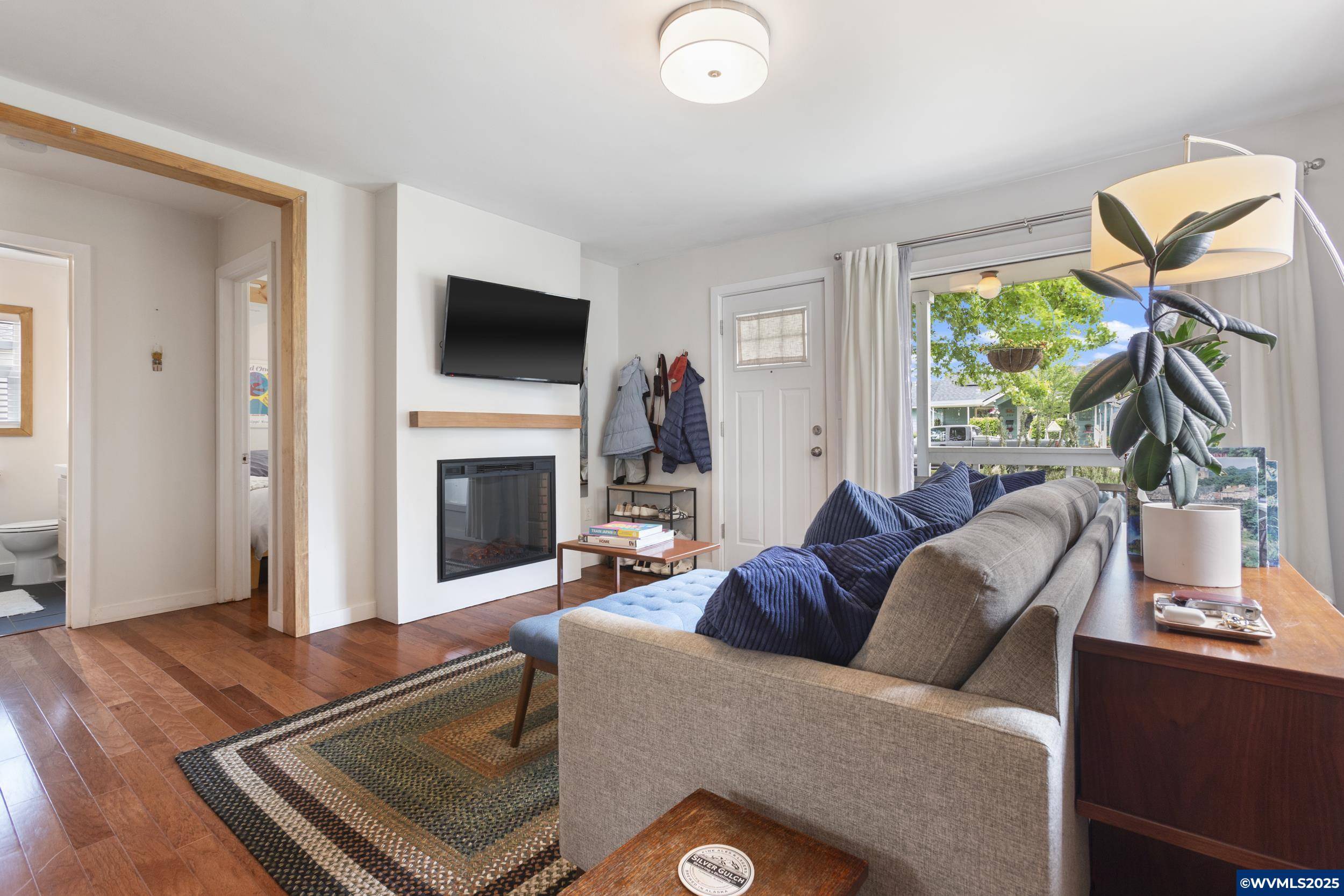 Salem, OR 97301,2325 Laurel Ave NE Av