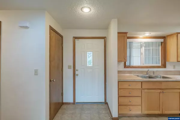 Salem, OR 97306,1949 Waln Creek Dr S S