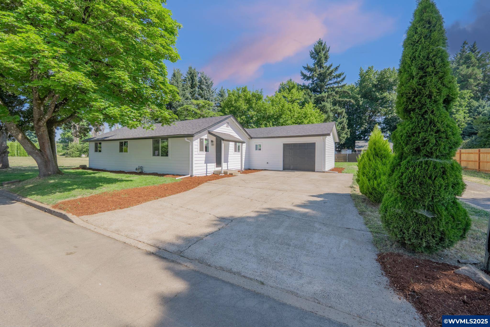 633 Wilson St, Woodburn, OR 97071