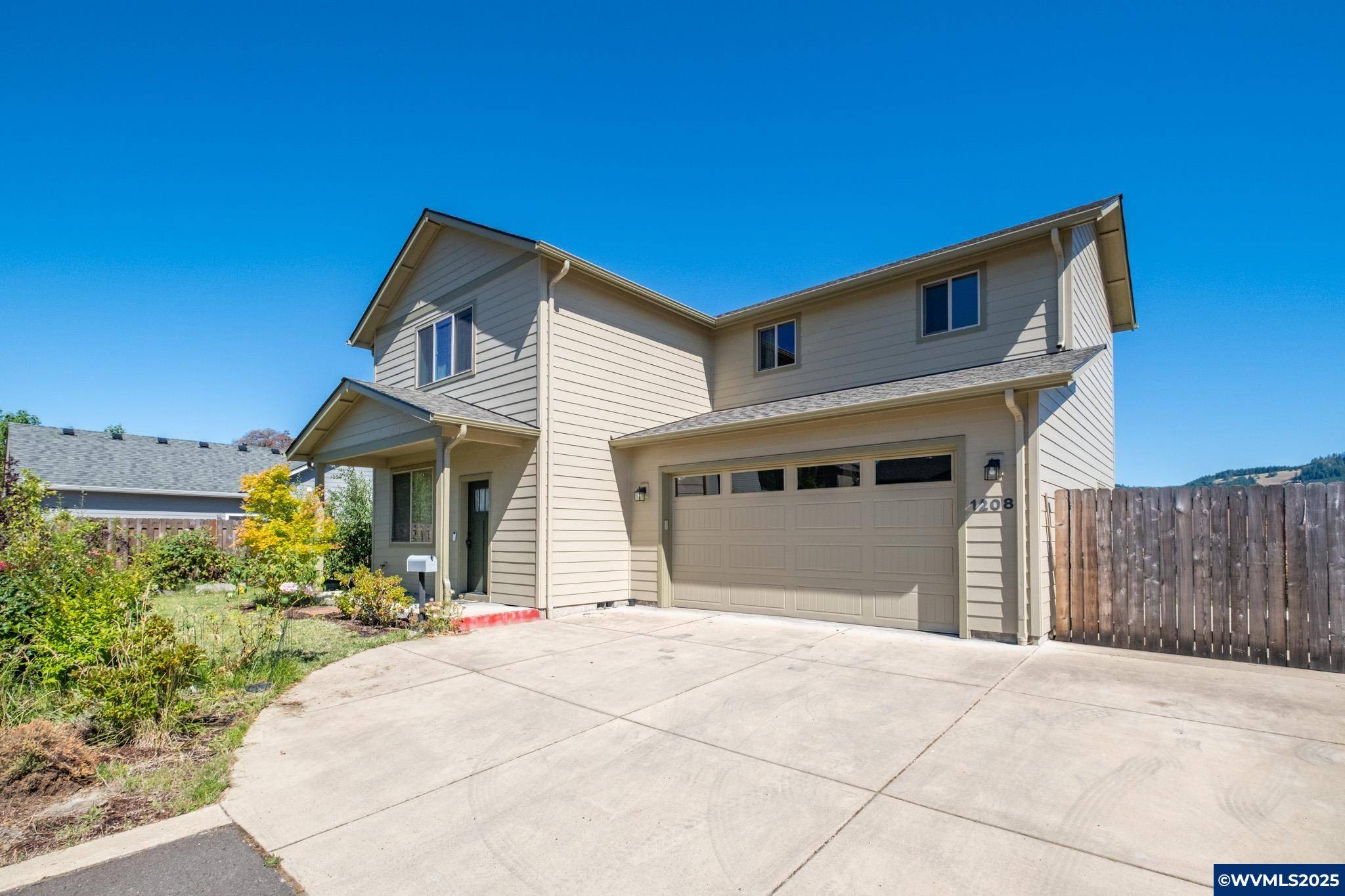 1208 Albatross Ct, Sweet Home, OR 97386