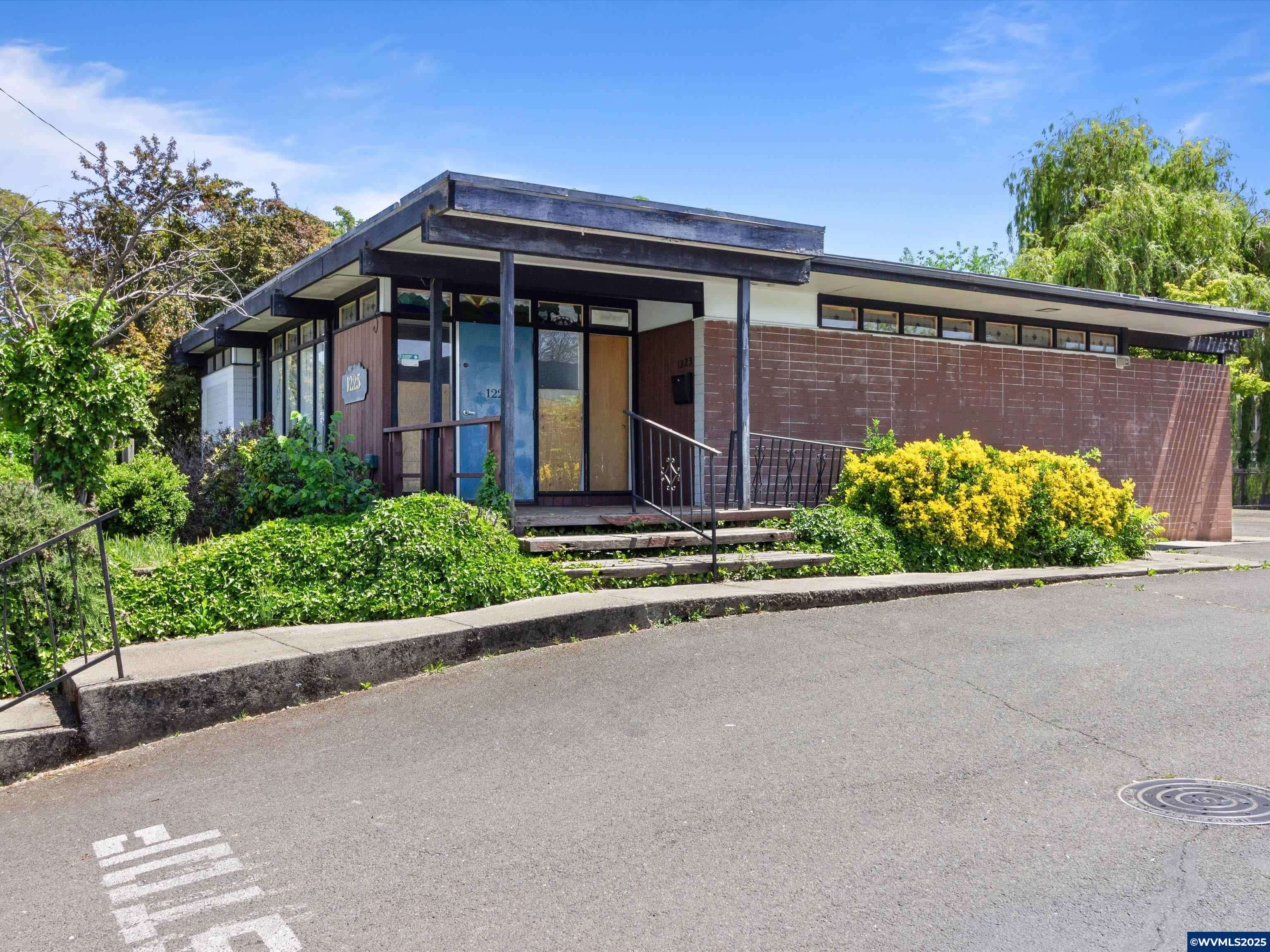 1223 Main St, Medford, OR 97501