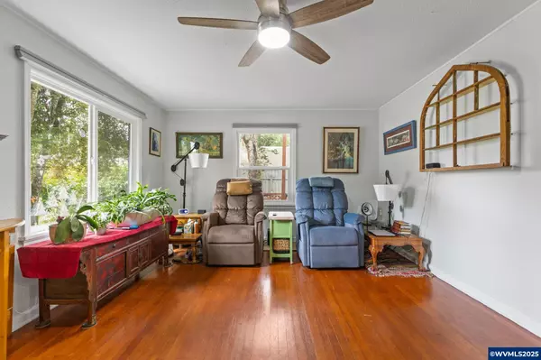 Salem, OR 97302,585 Madrona Av S S