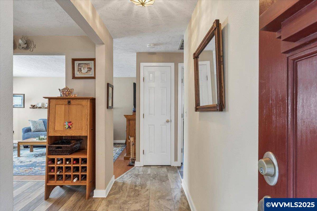 Salem, OR 97305,4858 Crestdale Ct NE NE