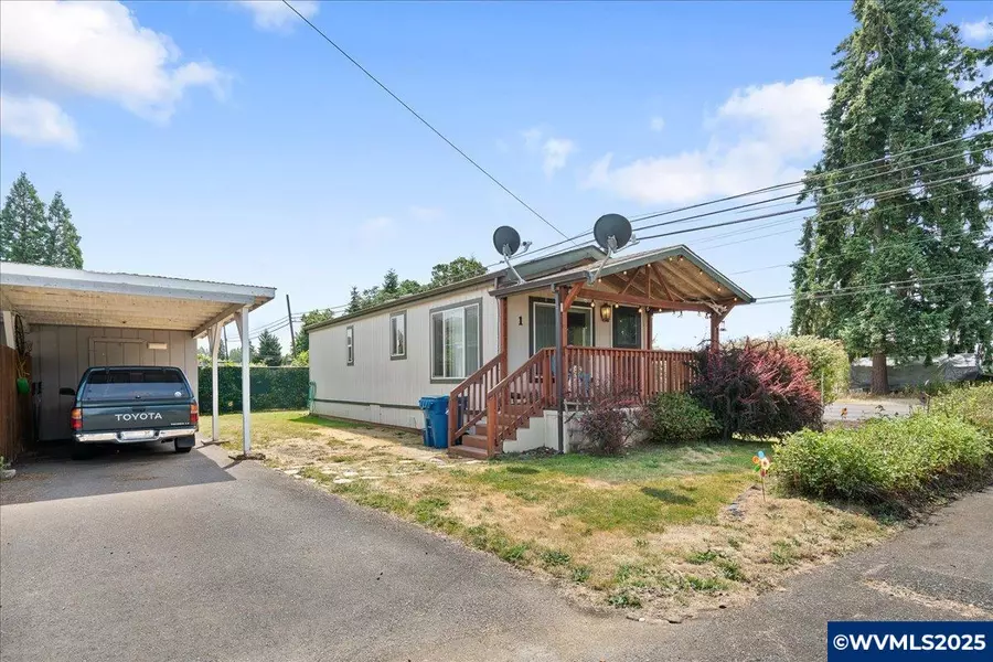 1732 Pine (#1) St NE NE, Silverton, OR 97381