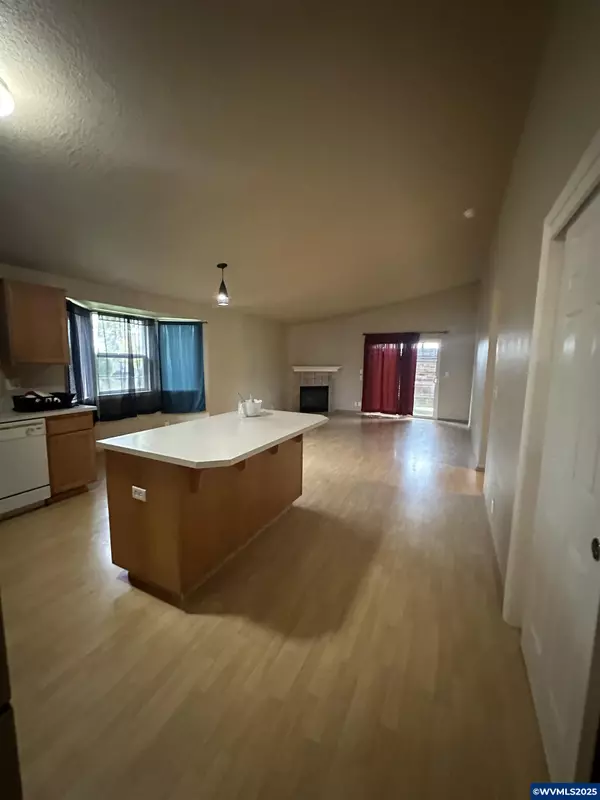 Dallas, OR 97883,287 Bonanza Av