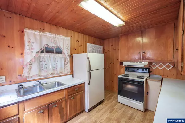 Lebanon, OR 97355,2454 Primrose St