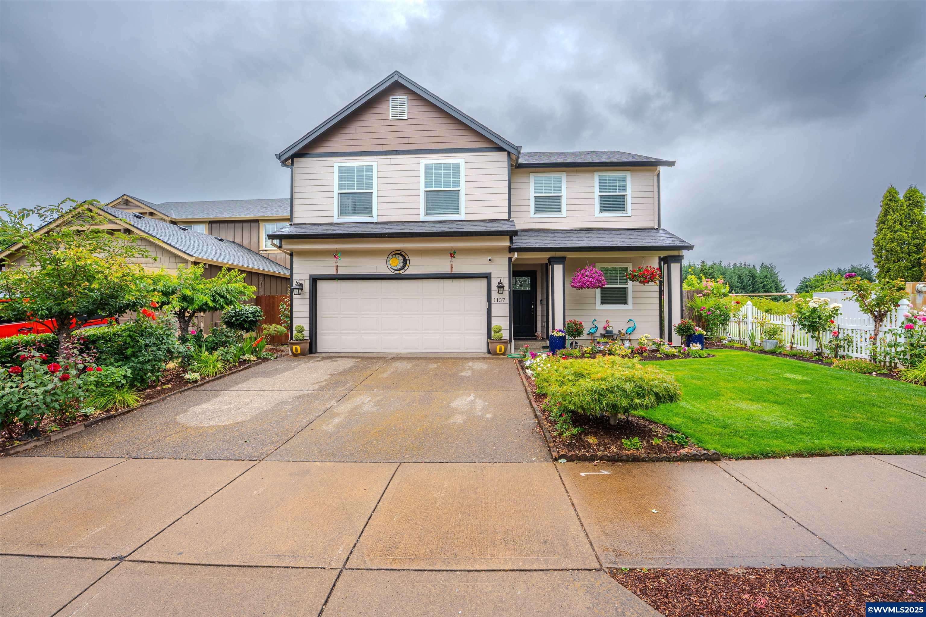 1137 Dahlia St, Woodburn, OR 97071