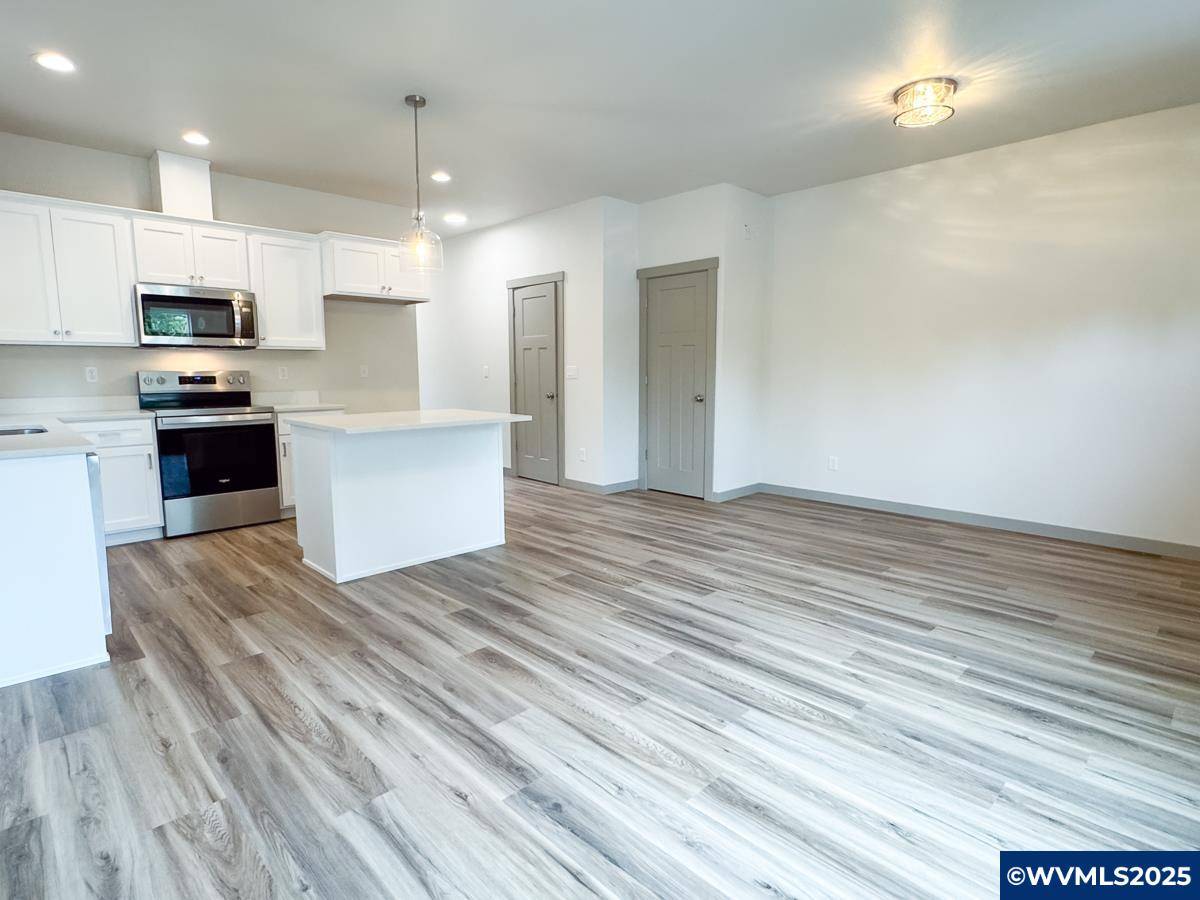 Salem, OR 97304,1170 7th St NW NW