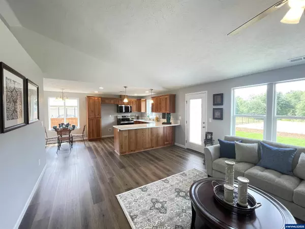 Albany, OR 97321,1240 Hop St SW SW