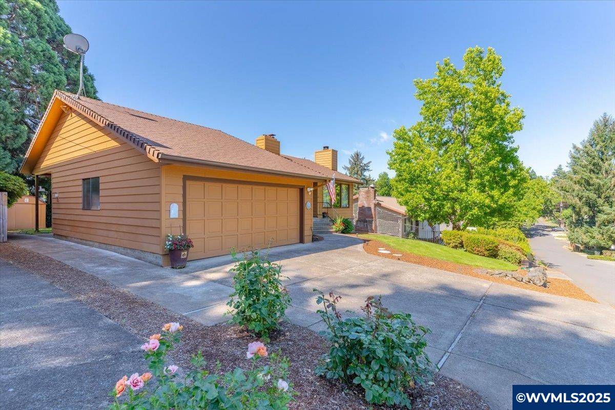 Salem, OR 97302,1030 Morningside Dr SE SE