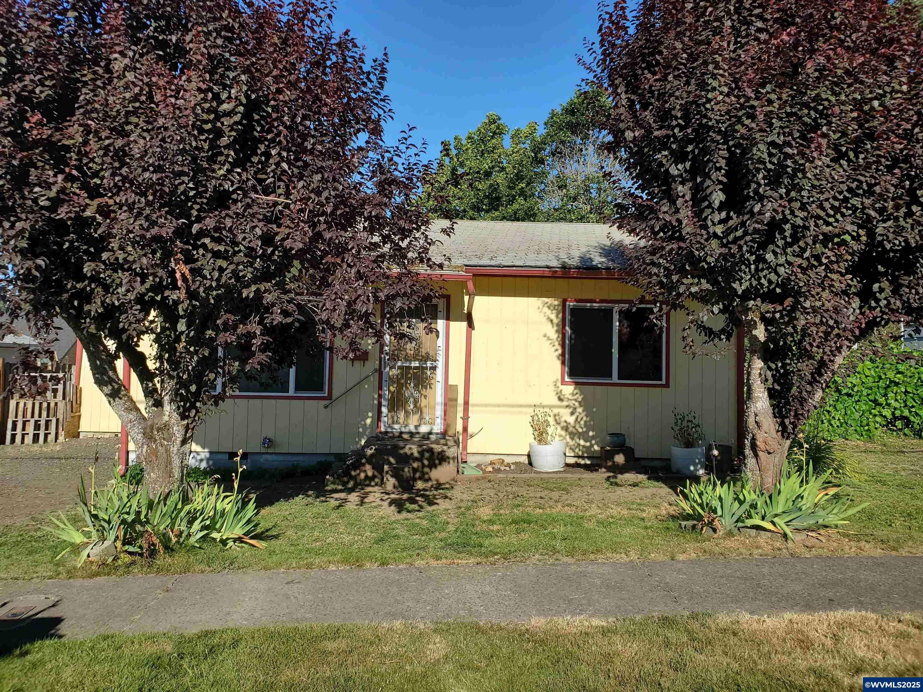 585 5th Av, Sweet Home, OR 97386